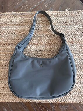 lululemon athletica City Essentials Shoulder Bag 4L Grey Sage/Silver